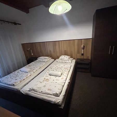 Rózsakert Panzió Hotel Nyíregyháza Exterior foto