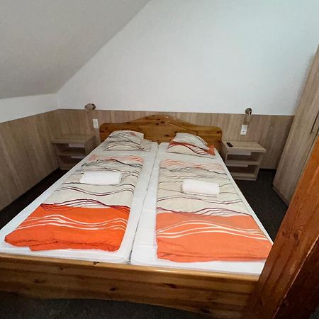 Rózsakert Panzió Hotel Nyíregyháza Exterior foto