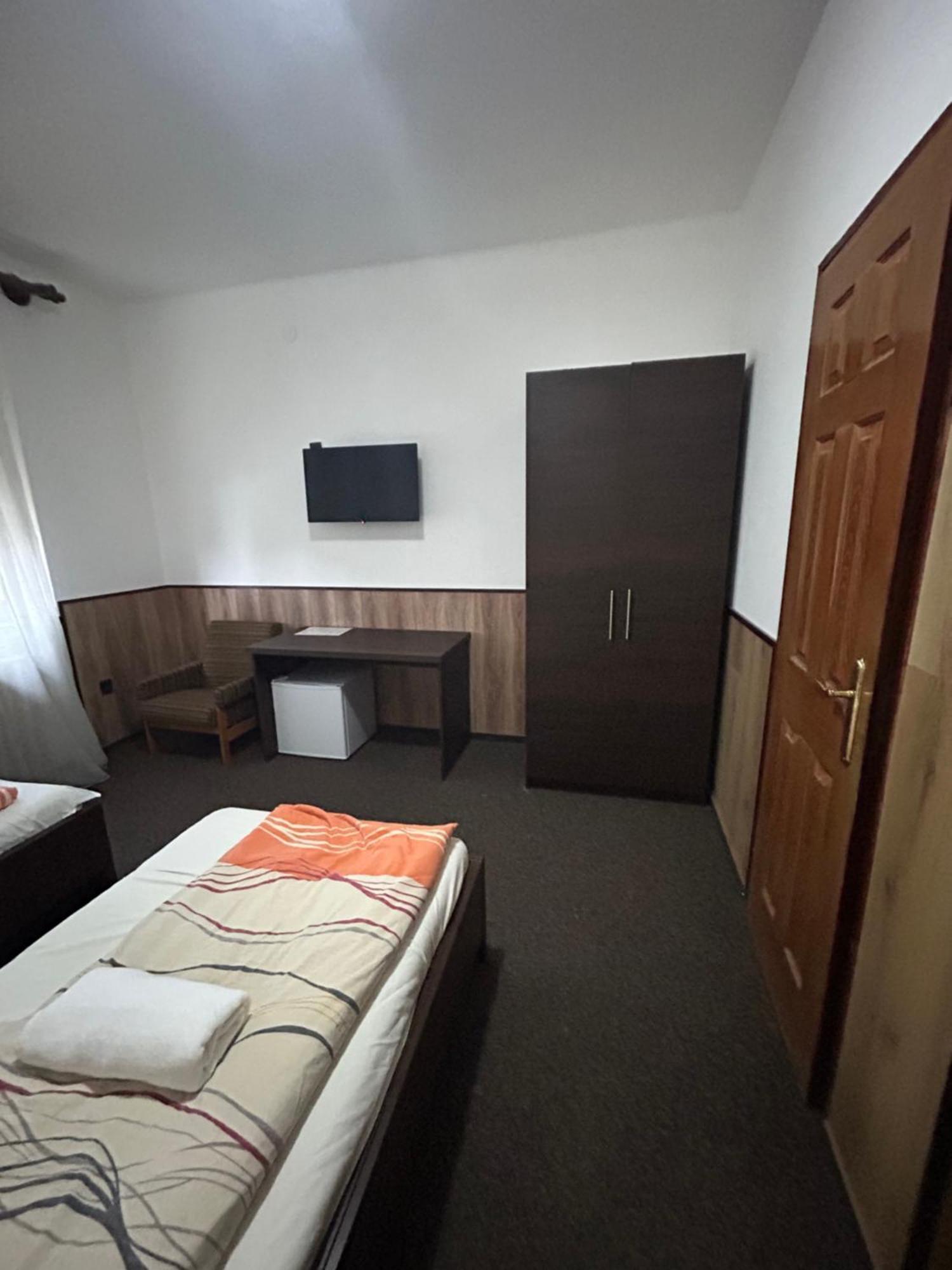 Rózsakert Panzió Hotel Nyíregyháza Exterior foto
