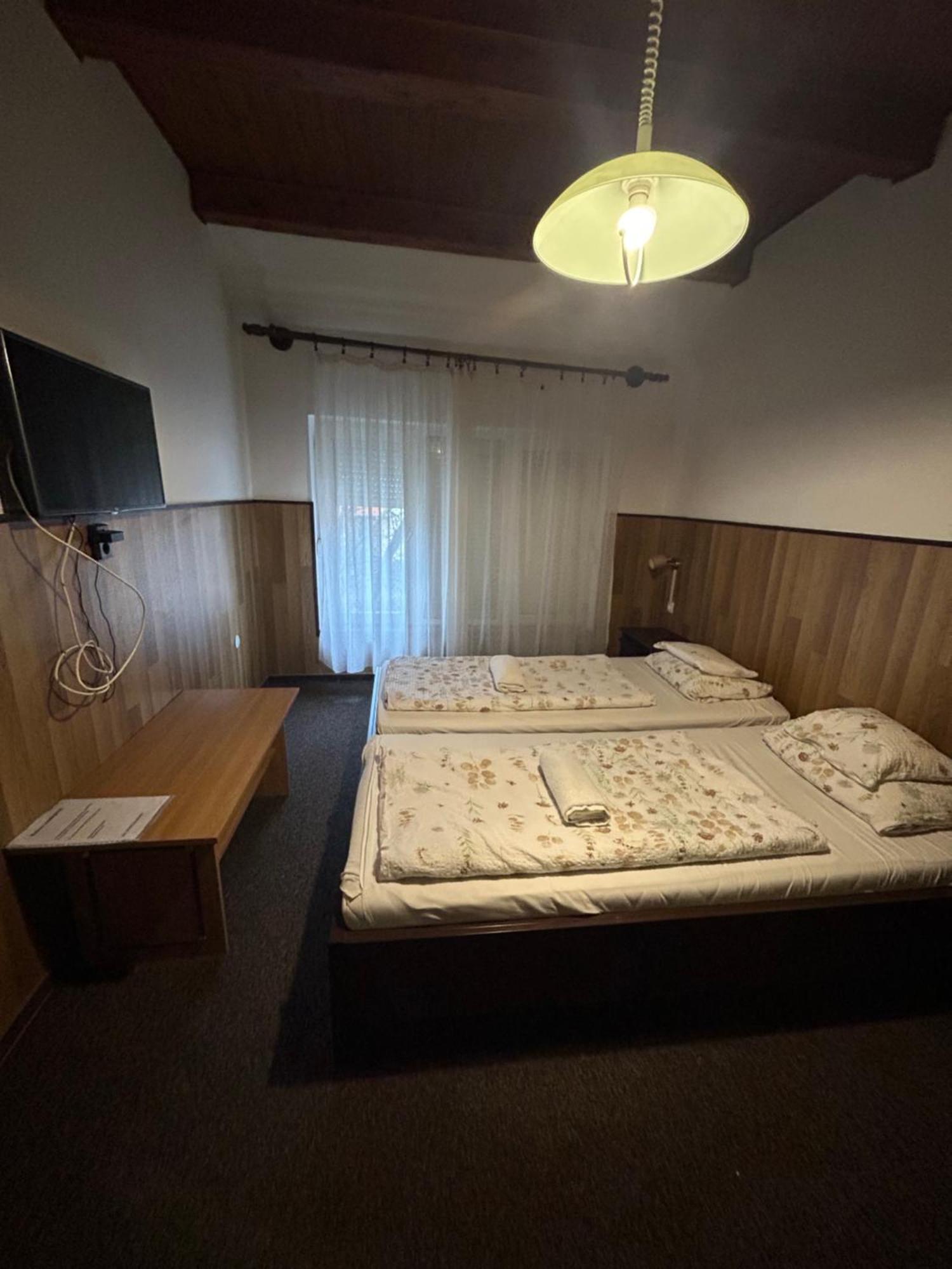 Rózsakert Panzió Hotel Nyíregyháza Exterior foto