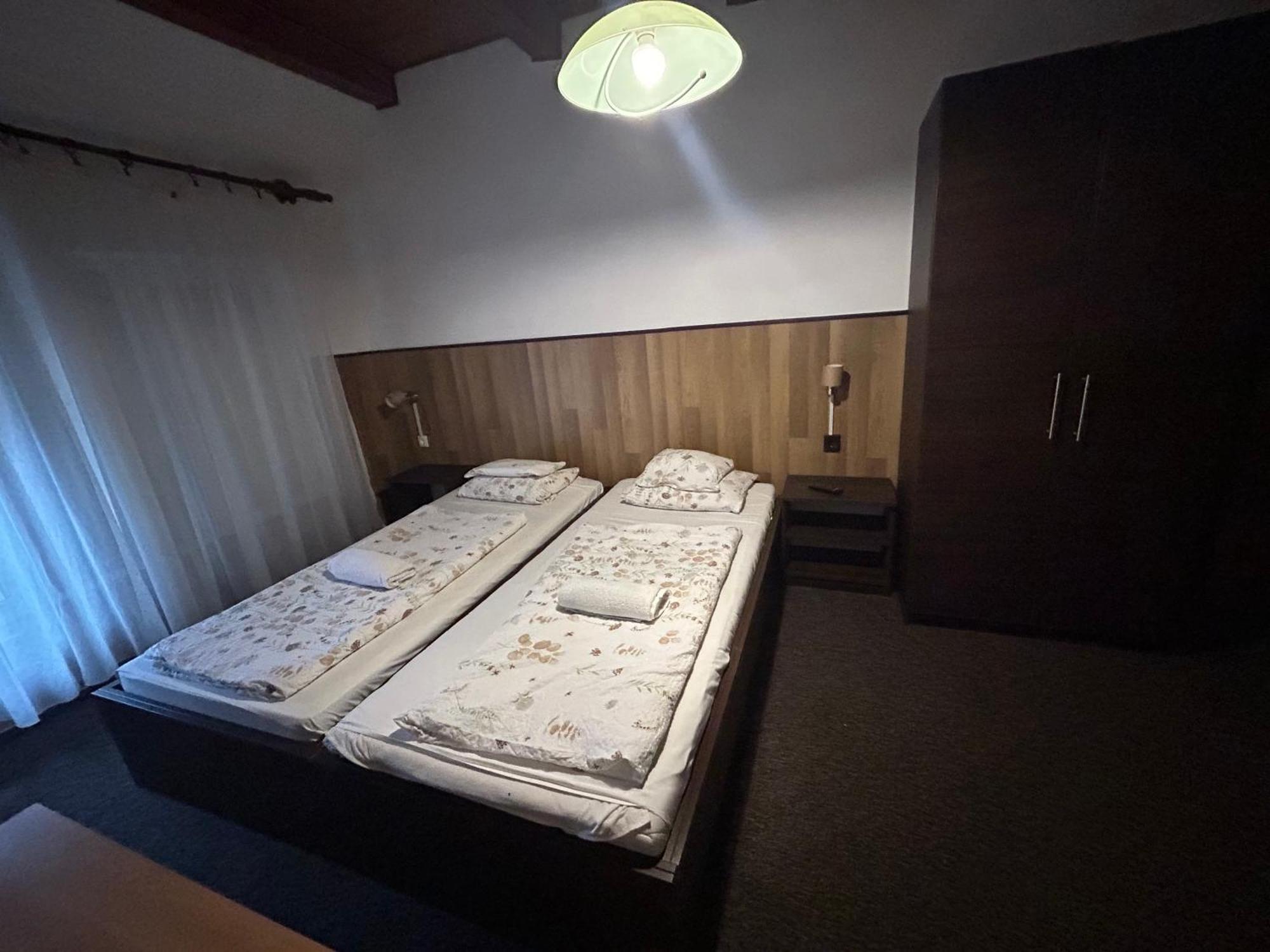 Rózsakert Panzió Hotel Nyíregyháza Exterior foto