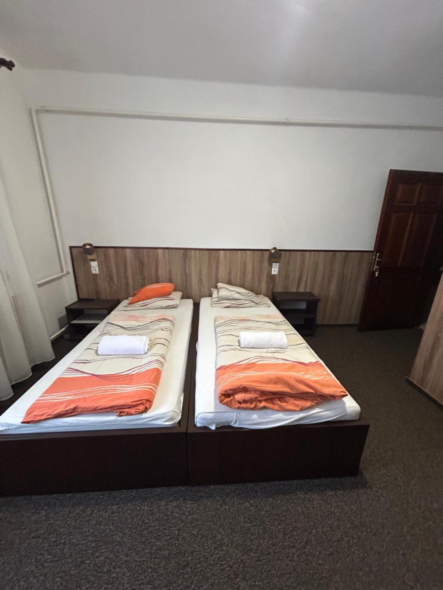 Rózsakert Panzió Hotel Nyíregyháza Exterior foto