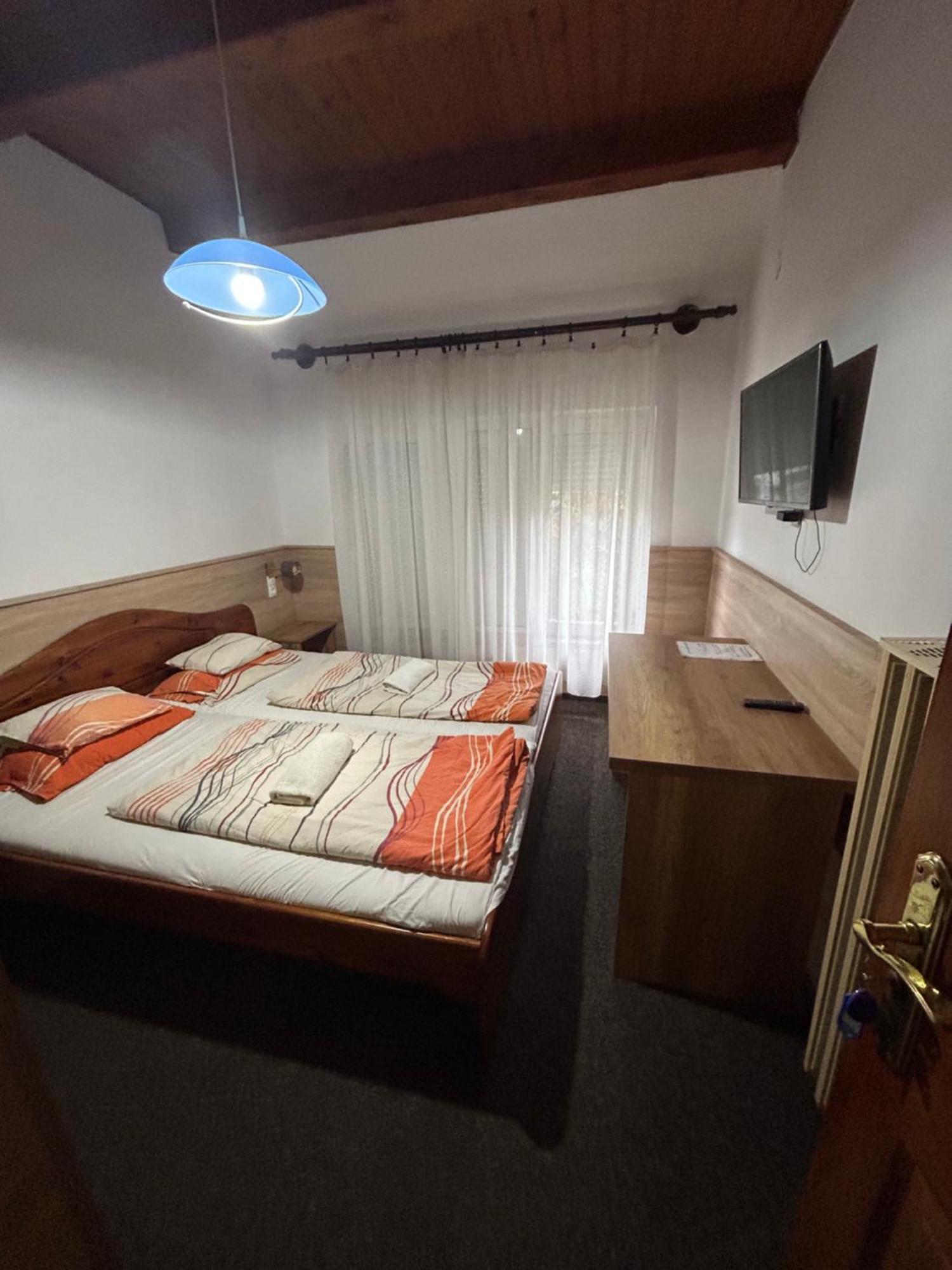 Rózsakert Panzió Hotel Nyíregyháza Exterior foto