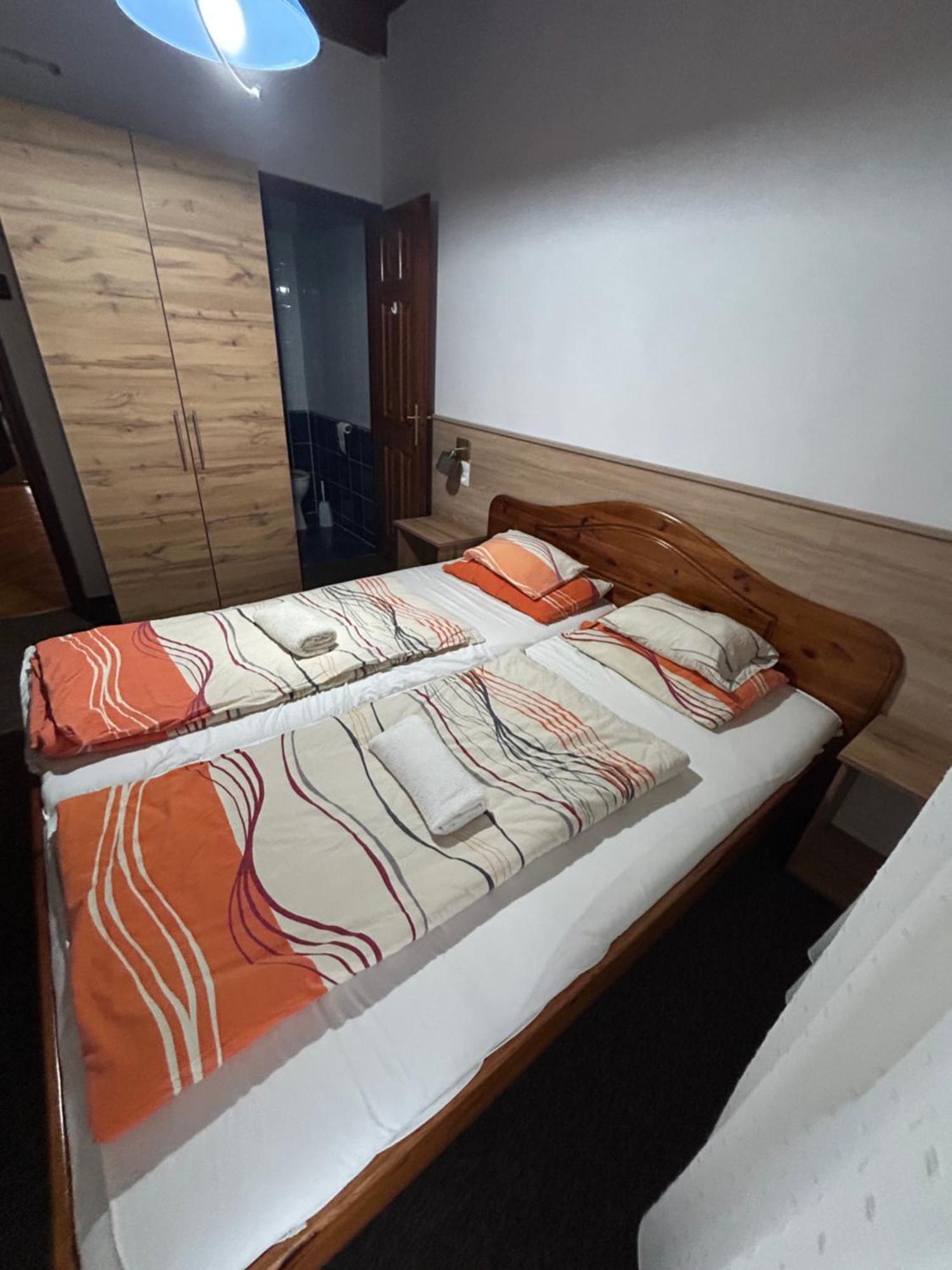 Rózsakert Panzió Hotel Nyíregyháza Exterior foto