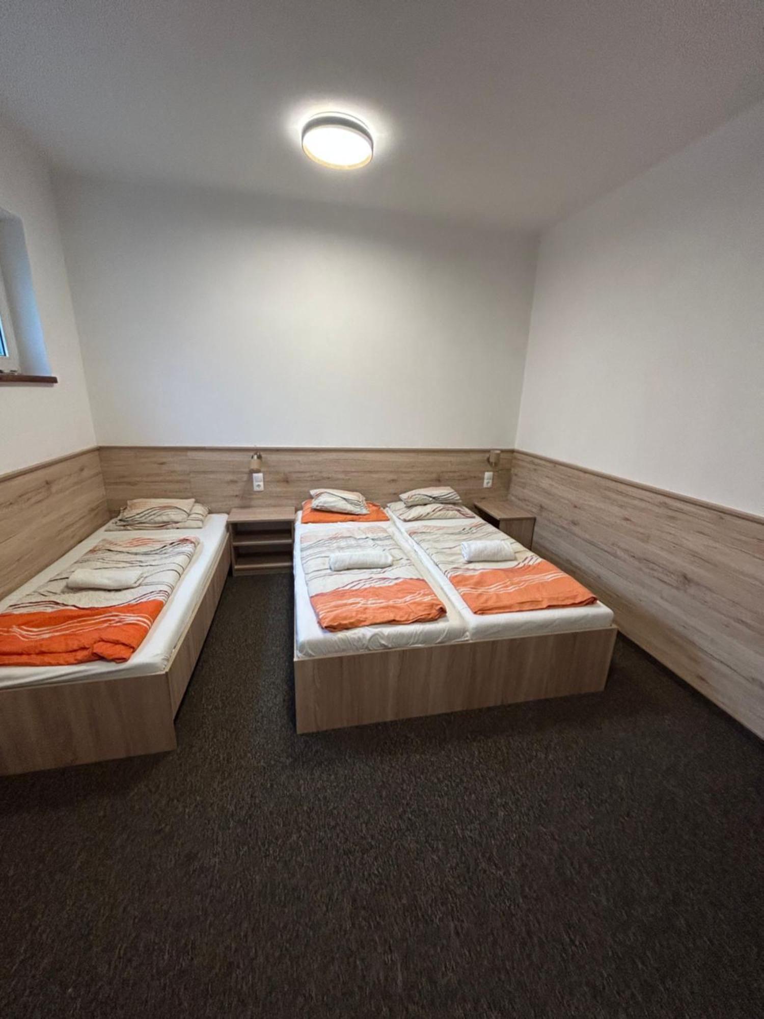 Rózsakert Panzió Hotel Nyíregyháza Exterior foto