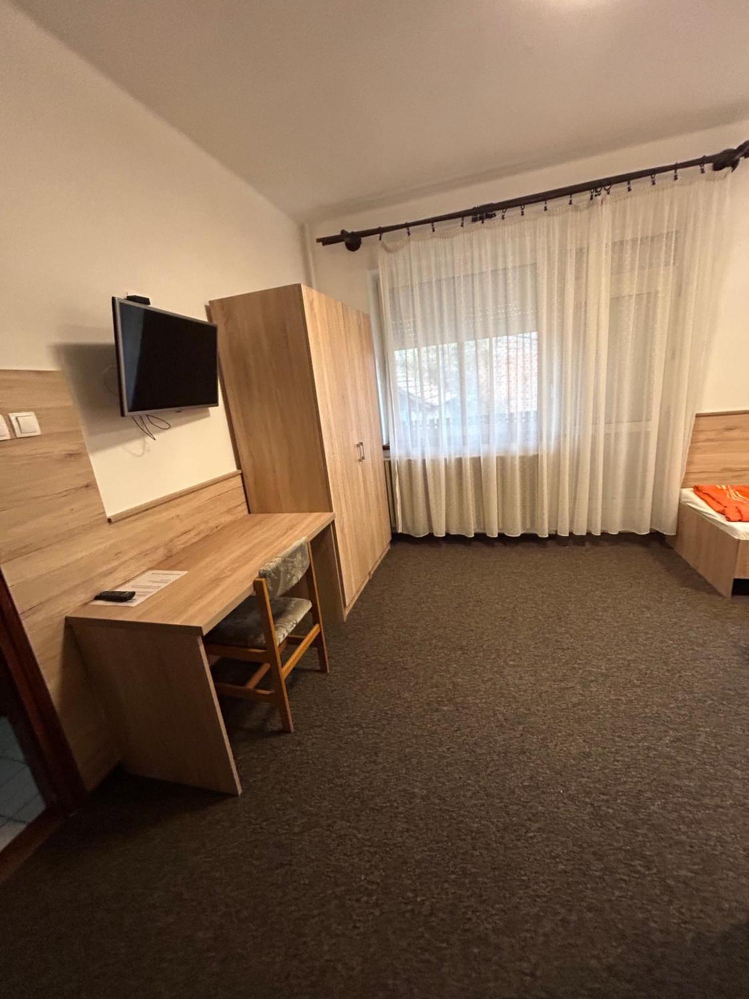 Rózsakert Panzió Hotel Nyíregyháza Exterior foto
