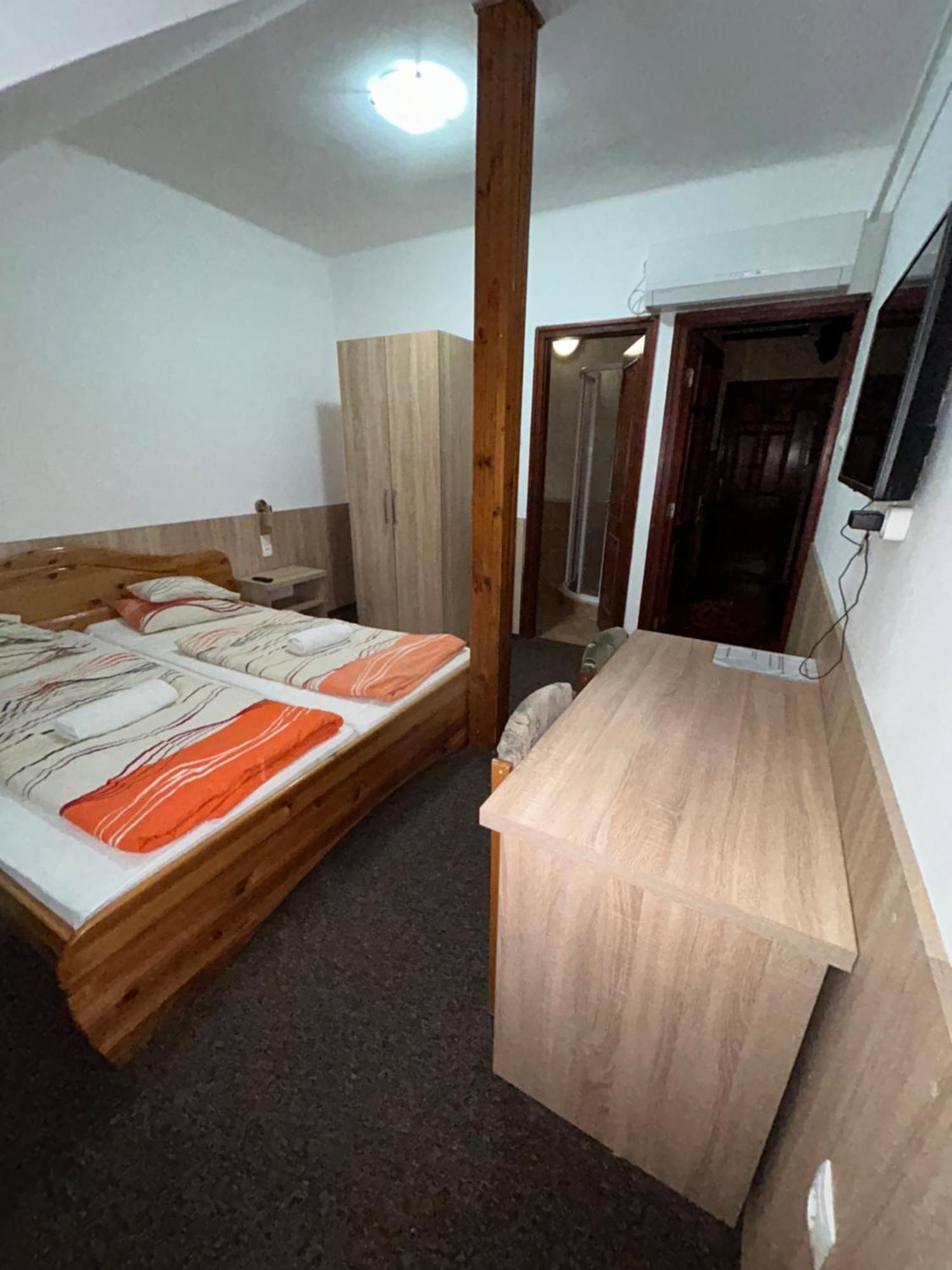 Rózsakert Panzió Hotel Nyíregyháza Exterior foto
