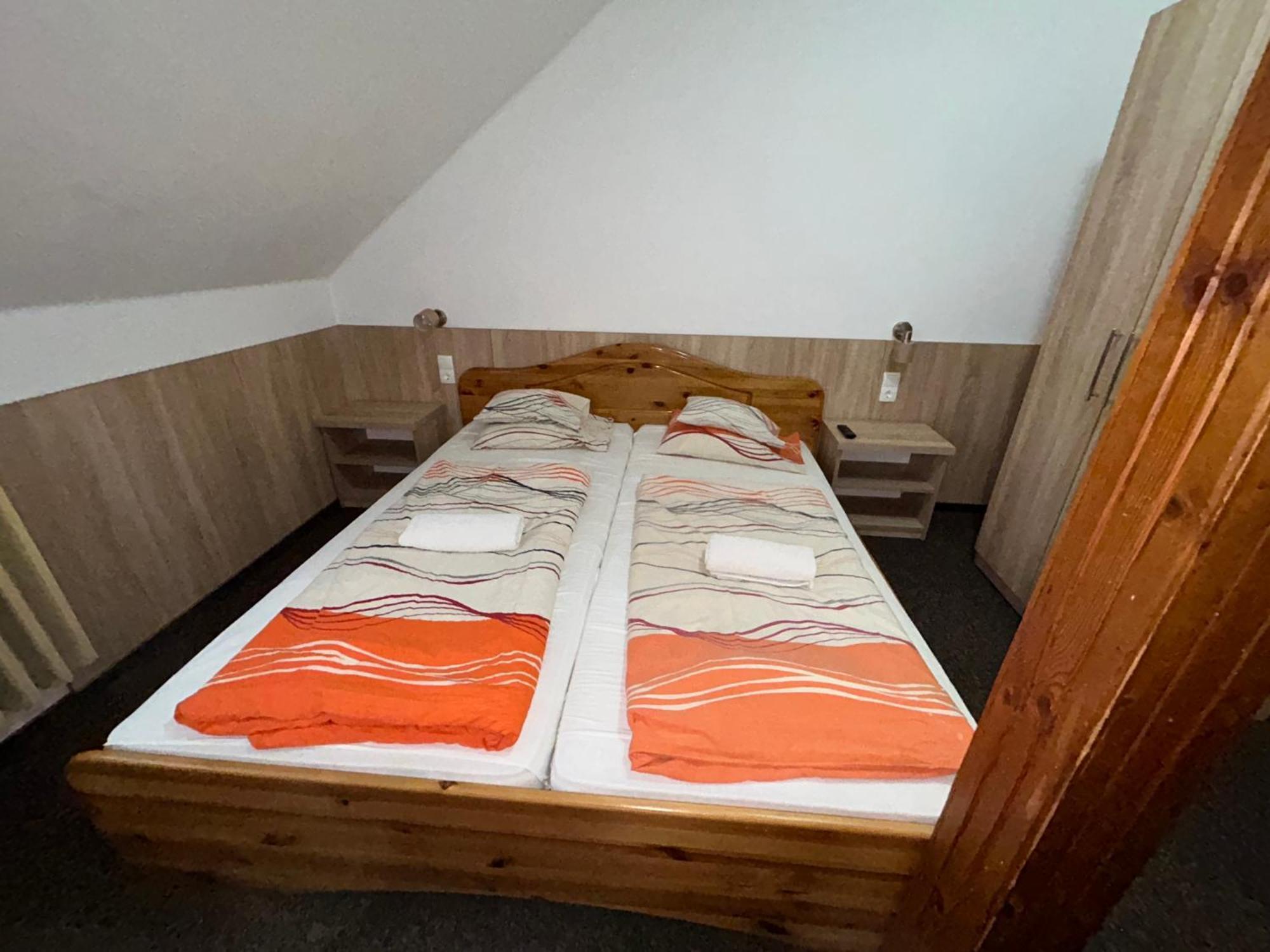 Rózsakert Panzió Hotel Nyíregyháza Exterior foto