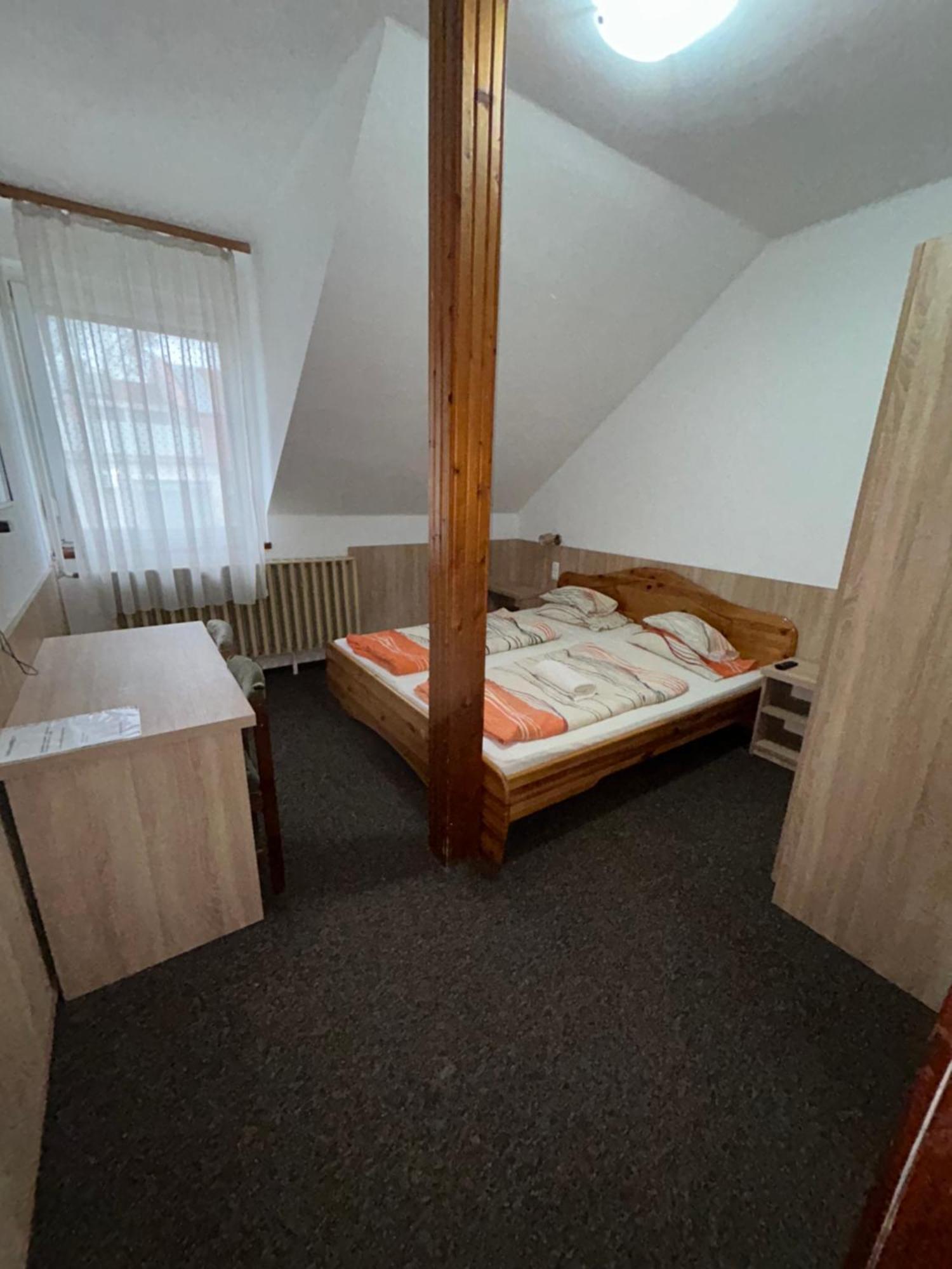 Rózsakert Panzió Hotel Nyíregyháza Exterior foto