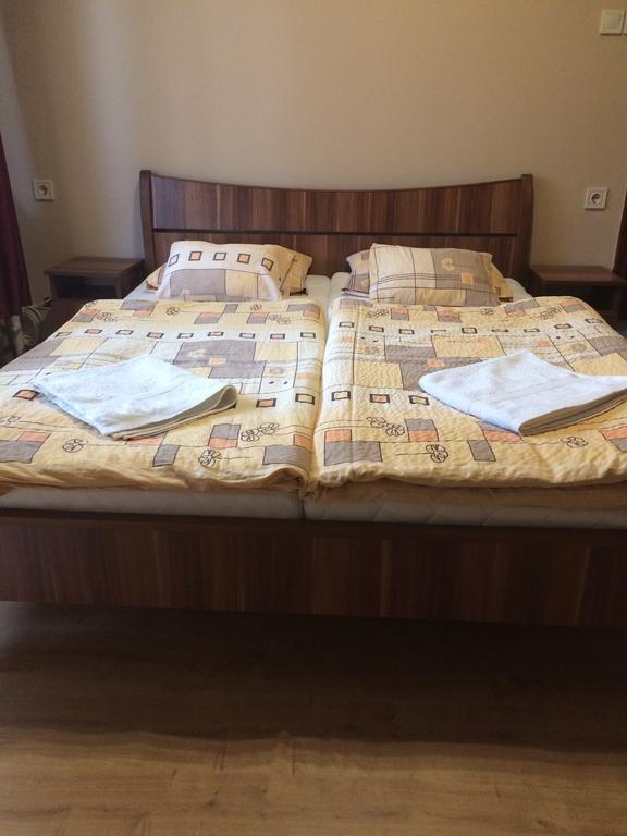Rózsakert Panzió Hotel Nyíregyháza Exterior foto