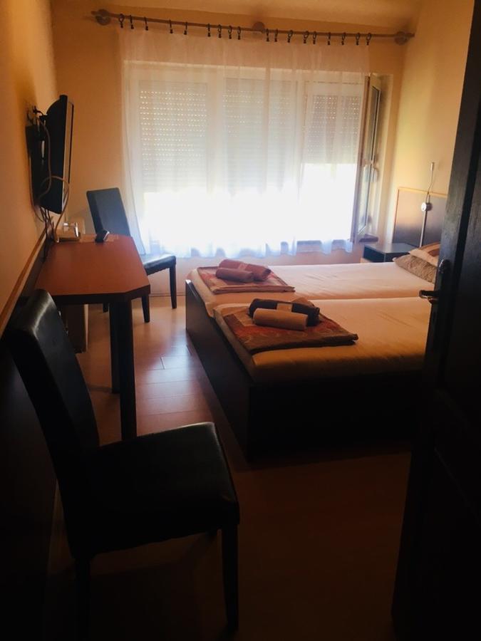 Rózsakert Panzió Hotel Nyíregyháza Exterior foto